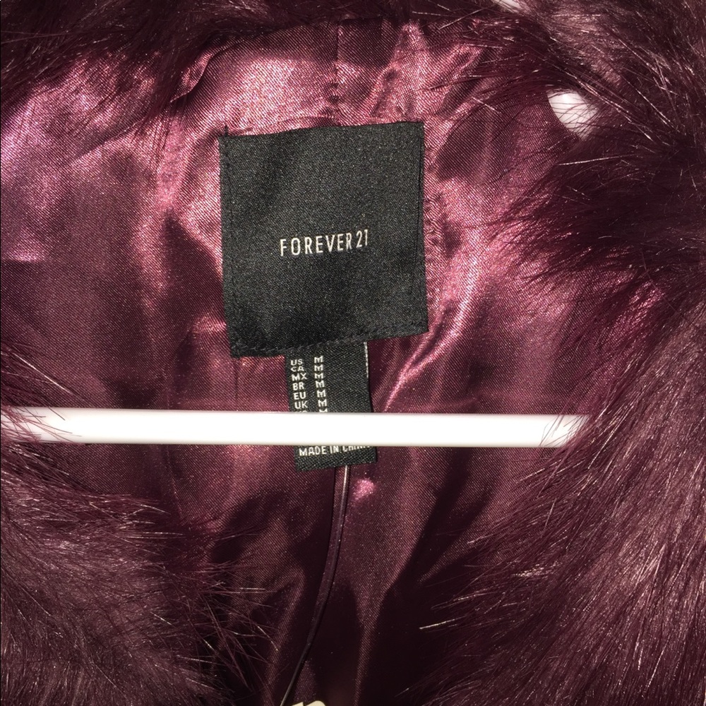 😍🥰NWT Forever 21 Burgundy Faux fur coat. ❣️😍 - Picture 2 of 4